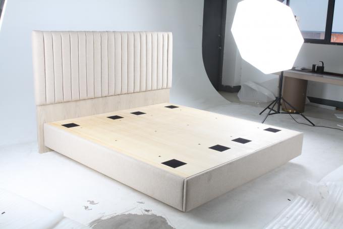 ホテルの寝室の家具セットは固定家具の白い色および王Bedを含んでいる 0