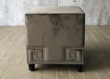 購入 端のベッド、灰色色のためのビロードの生地の寝室のOttomanのベンチの立方体 オンライン製造