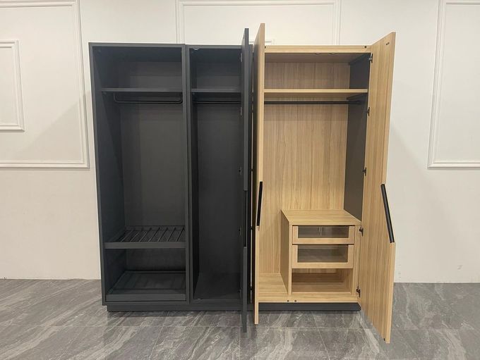 単独で客室の立場のためのカスタマイズされたサイズの現代木製のワードローブ 0